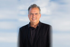 Dr. Glenn Medeiros – Saint Louis School