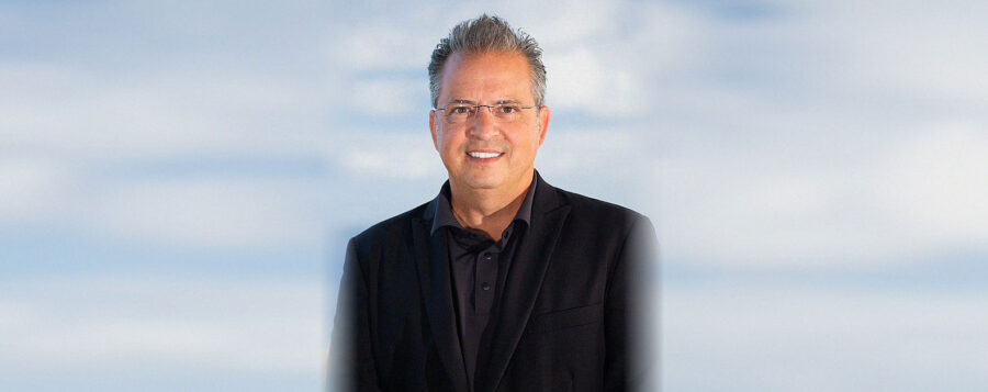 Dr. Glenn Medeiros – Saint Louis School